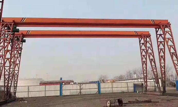 龍門吊設(shè)備電動機(jī)的絕緣層構(gòu)造，是根據(jù)電流量尺寸或是工作電壓多少明確?
