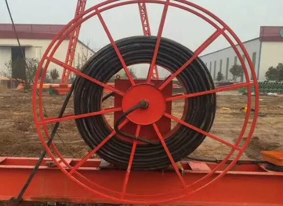 龍門吊的龍門吊電纜卷筒的基本工作原理是什么？