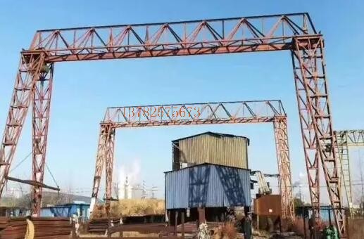 門式起重機減速機為什么漏油？我們平常該怎樣維修保養(yǎng)門式起重機？
