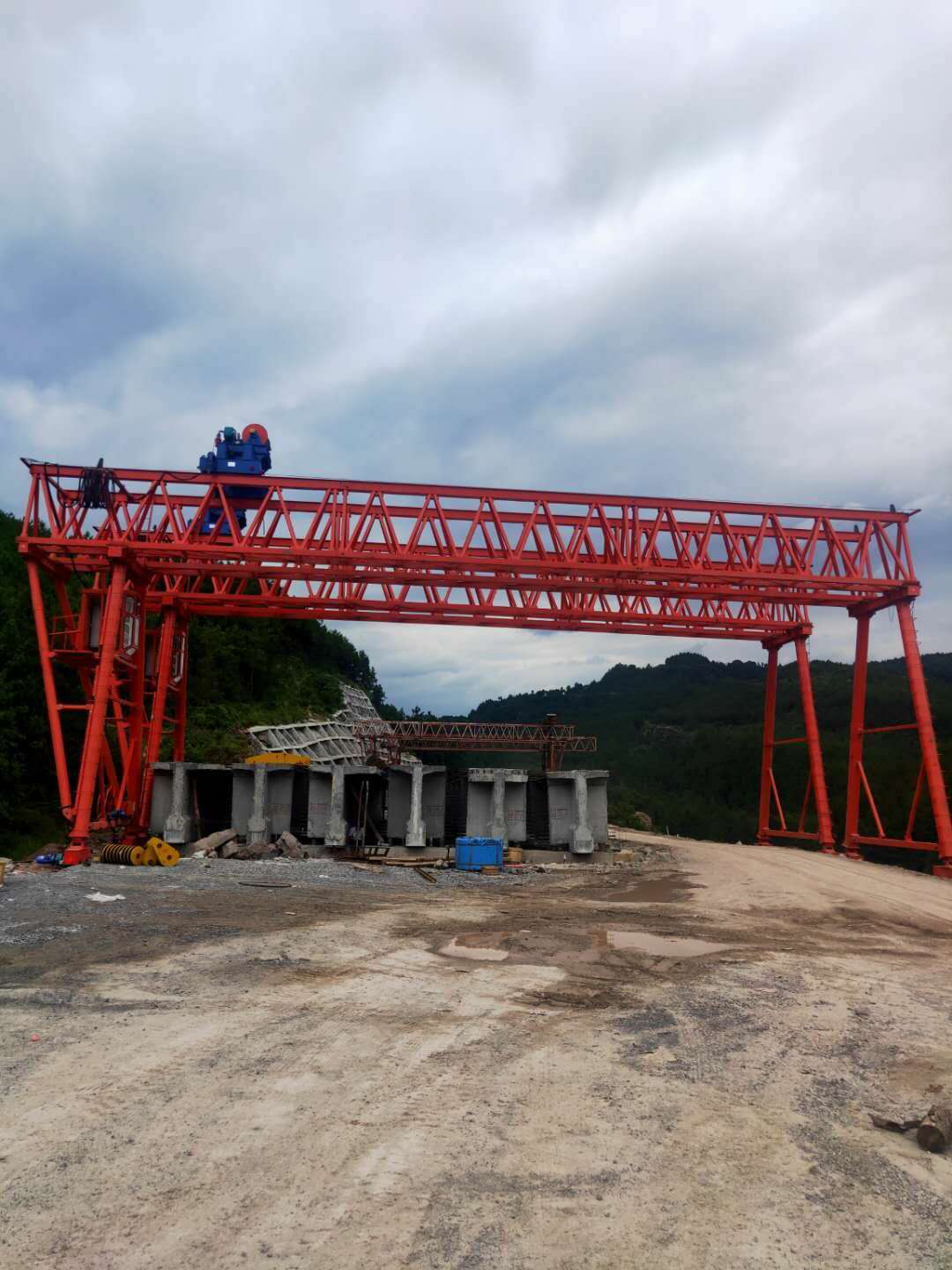 買龍門(mén)起重機(jī)就要到正規(guī)廠家購(gòu)買